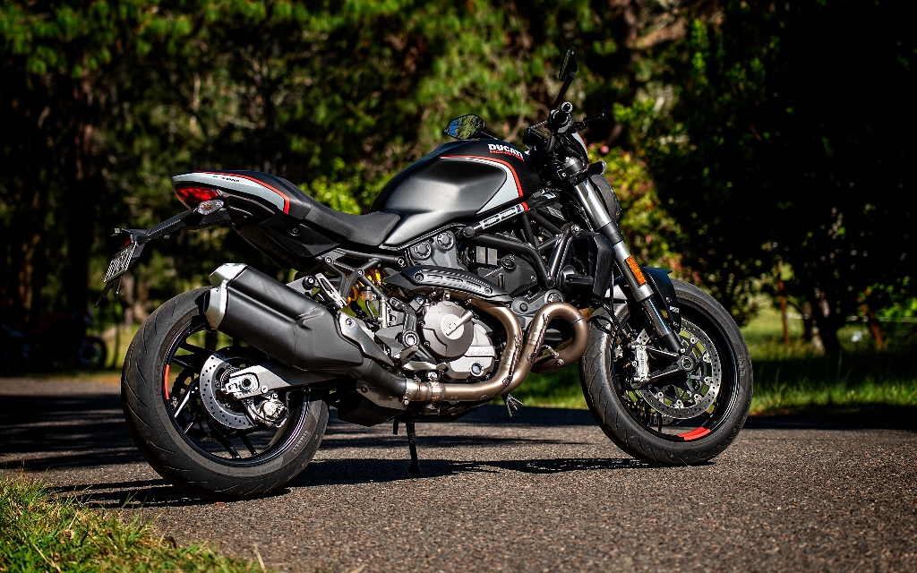 Ducati monster discount 821 stealth specs